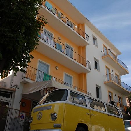 Jammin' Hostel & Bar Rimini Bagian luar foto