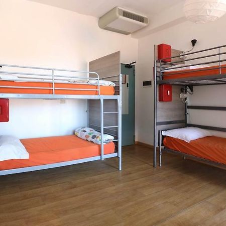 Jammin' Hostel & Bar Rimini Bagian luar foto