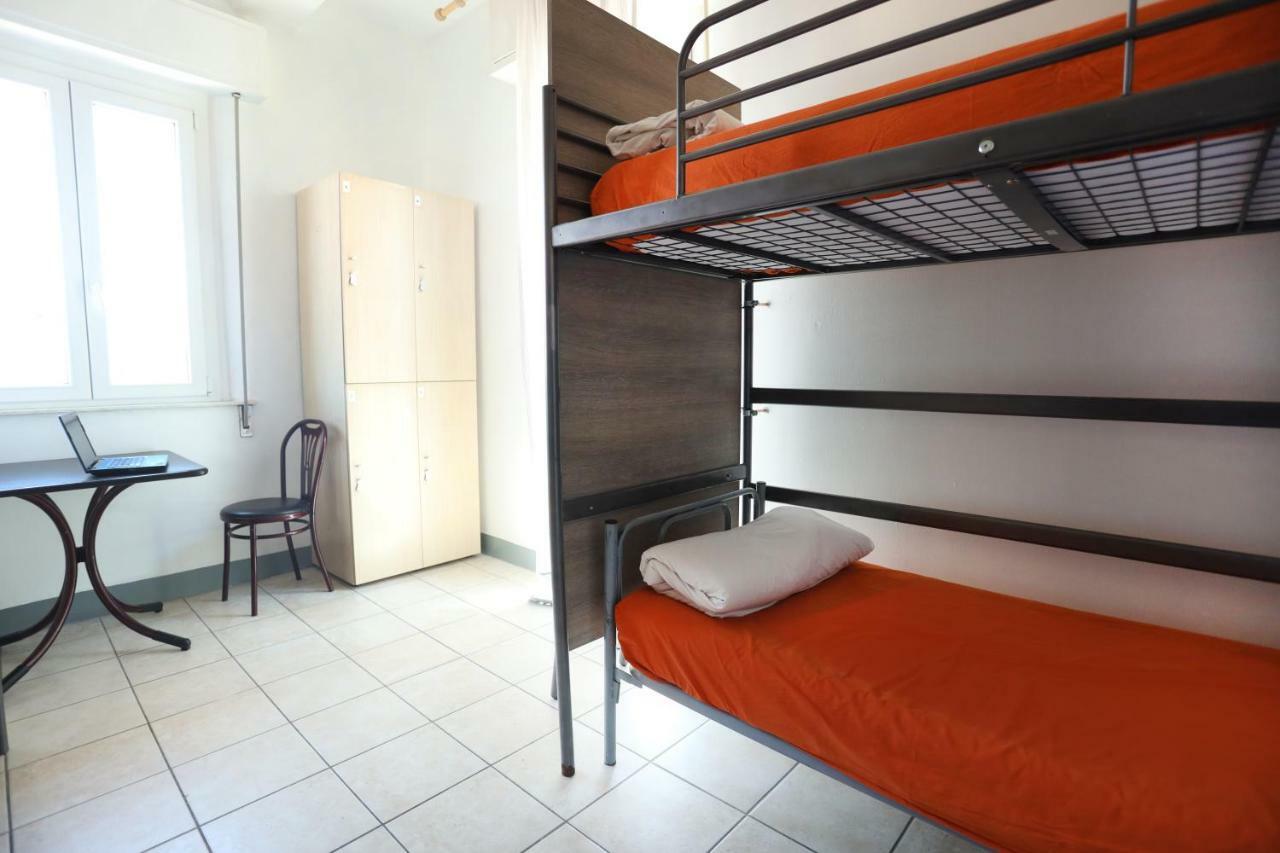 Jammin' Hostel & Bar Rimini Bagian luar foto