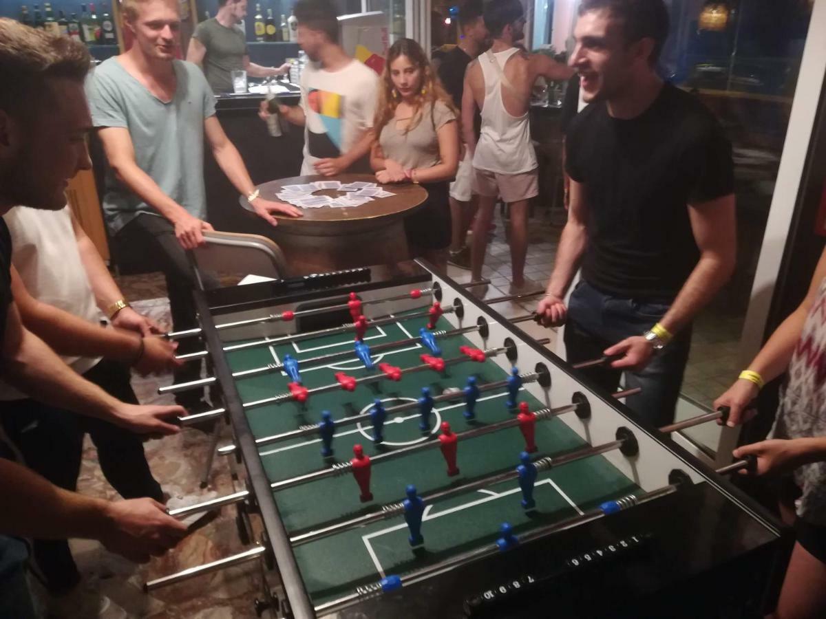 Jammin' Hostel & Bar Rimini Bagian luar foto