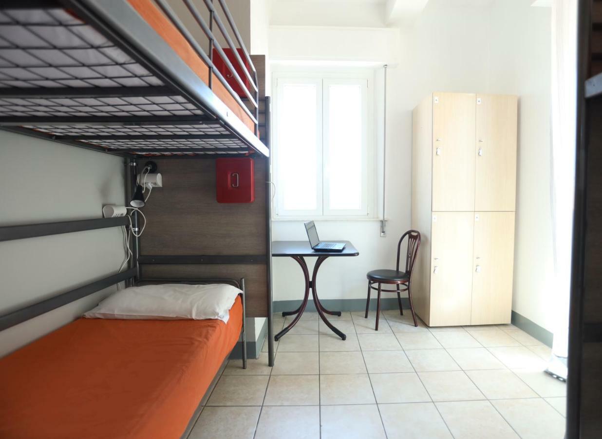 Jammin' Hostel & Bar Rimini Bagian luar foto
